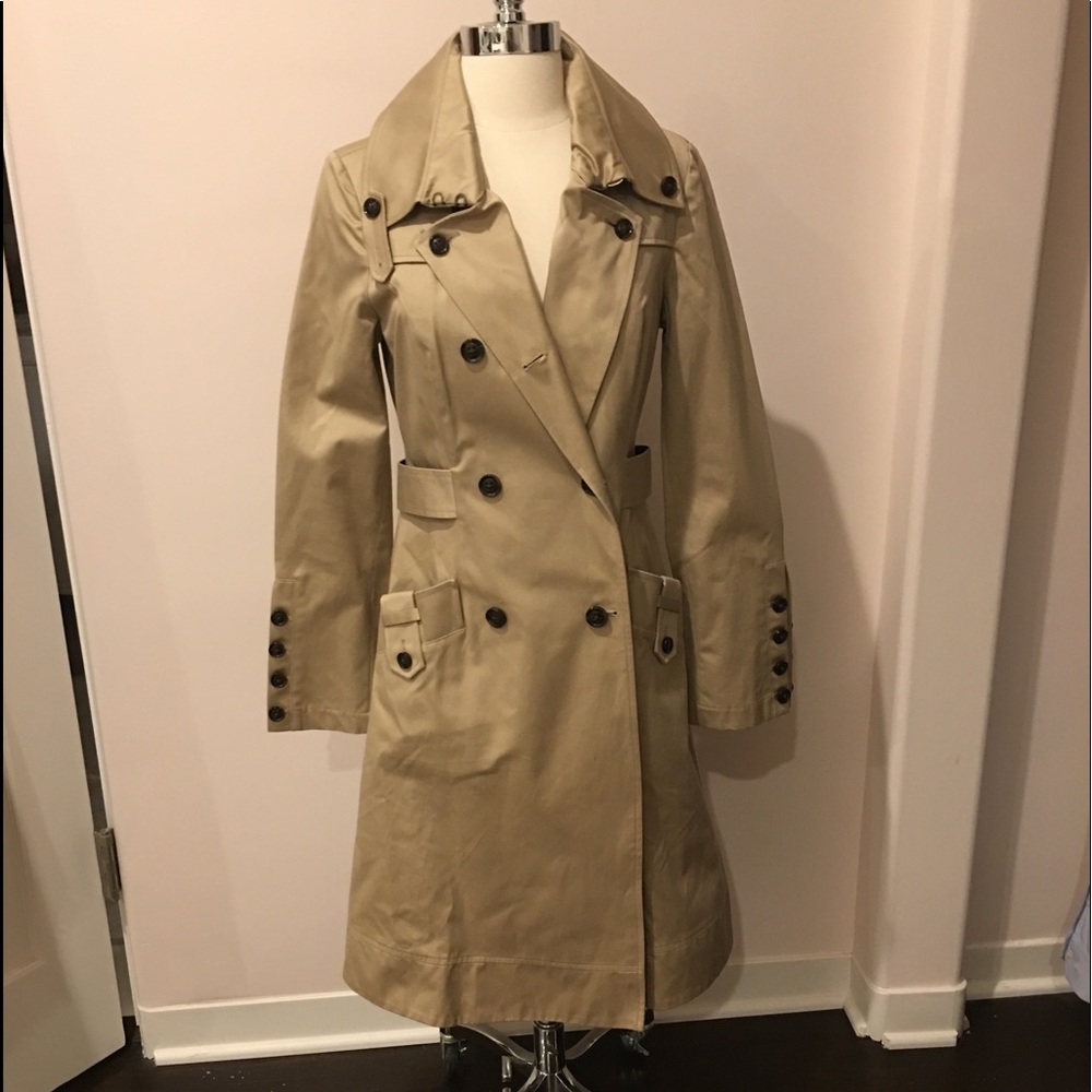 Diane vonFurstenberg NWOT tan trench coat, size 6